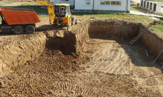 Рытье котлованов под фундамент в Сафоново – цена от 2564 руб. за м3 | 2Землекопа-Сфн